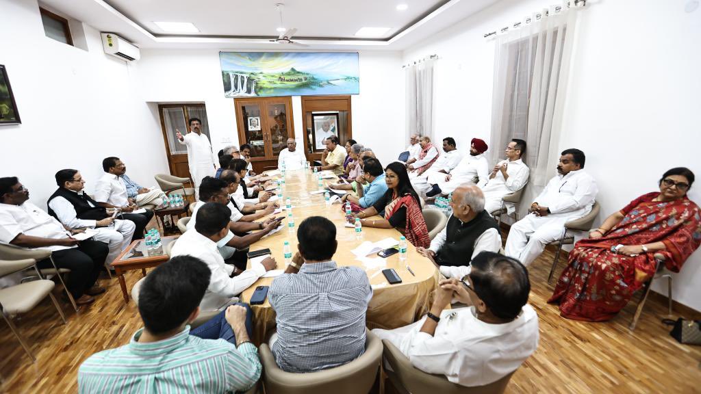 kcvenugopalmp's tweet photo. Attended the meeting of INDIA floor leaders at INC President Sh. Mallikarjun @kharge ji’s office to discuss the strategy to work together to fight the BJP during the Special Session of Parliament.

The BJP’s shock-and-awe methods are only to distract from the people’s real suffering and the serious allegations they face.

We are committed to fighting for the poor and marginalised, and oppose this dictatorial regime, every single instance.