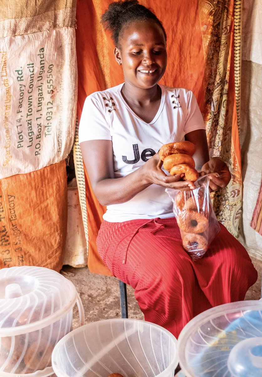 samburuproject's tweet image. This is Margaret Lekangoo,  she is in the sweet business of donut-making! Now that her village in Sere Olipi has a well, she is able to store an abundance of clean water in her shop and make donuts everyday with ease. 🍩

📸by @mamen_saura

#givewatergivelife #womenownedbusiness