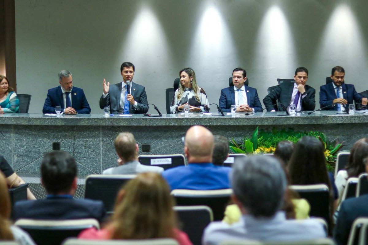 DuarteJr70's tweet photo. Participei do 1° Seminário Nacional da Autonomia da Advocacia Pública. Discutimos a essencial PEC 82/2007, que busca garantir autonomia aos advogados públicos. Vamos lutar para que essa PEC entre na ordem do dia e seja aprovado na Câmara. É hora de avançar! ⚖️🇧🇷 #PEC82 https://t.co/6V4FCXXdxM