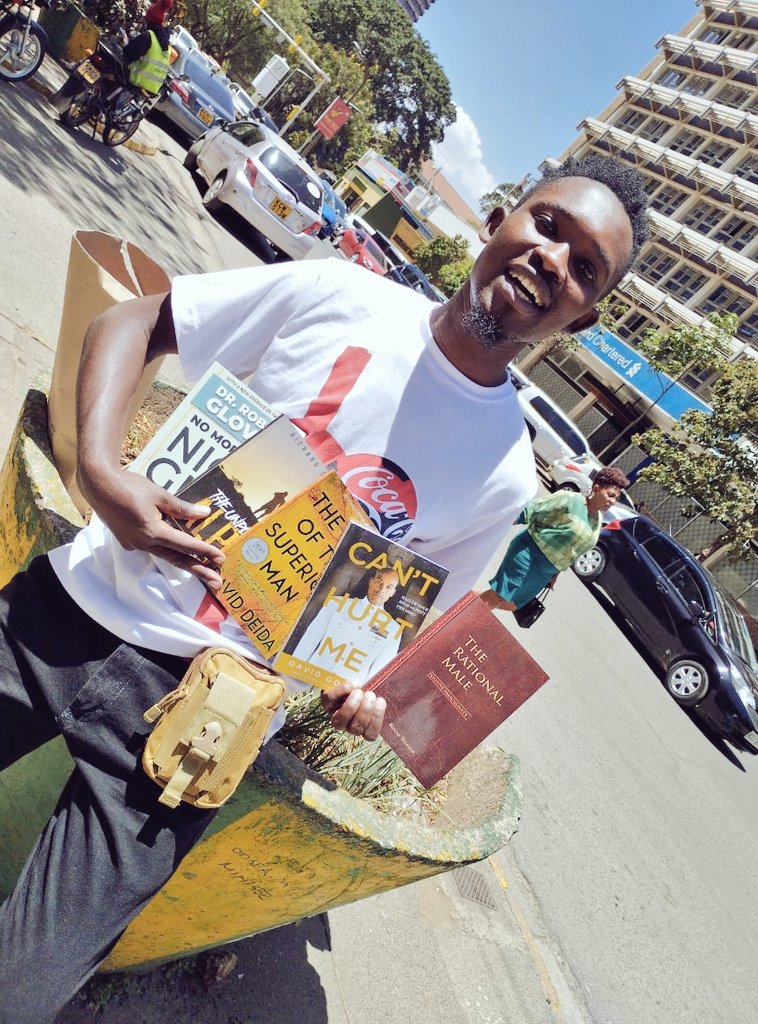 MrSanawa's tweet photo. @kibeandy 😂😂 Noted. Hii energy ukonayo Kifee si uretweet biz yangu leo Kiongozi. Nauza vitabu my guys. Should I draft a tweet uquote retweet? I would go a long way my guy. https://t.co/Lr2vMD3v9I