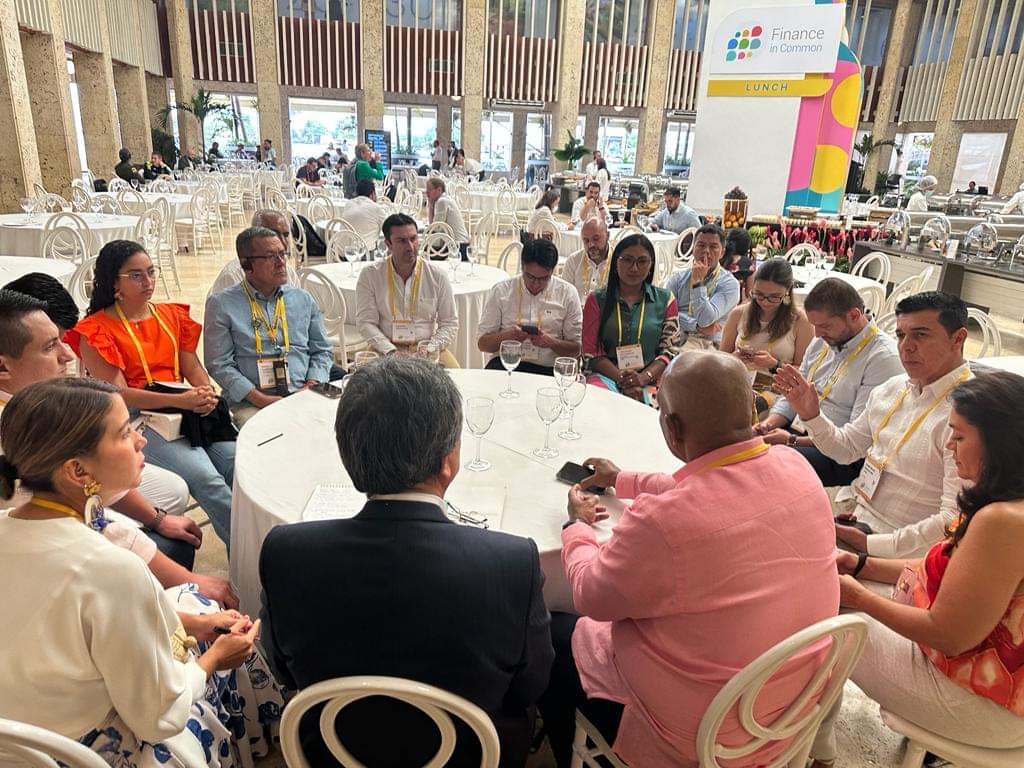 #asoinfisoficial  

Gerentes de #Infis adelantan reunión con delegados de <a href="/_ALIDE_/">ALIDE</a> con el fin de exponer los proyectos más importantes de sus Institutos. 

<a href="/petrogustavo/">Gustavo Petro</a> <a href="/infopresidencia/">Presidencia Colombia 🇨🇴</a>

#BancaPública #FinanceInCommon2023