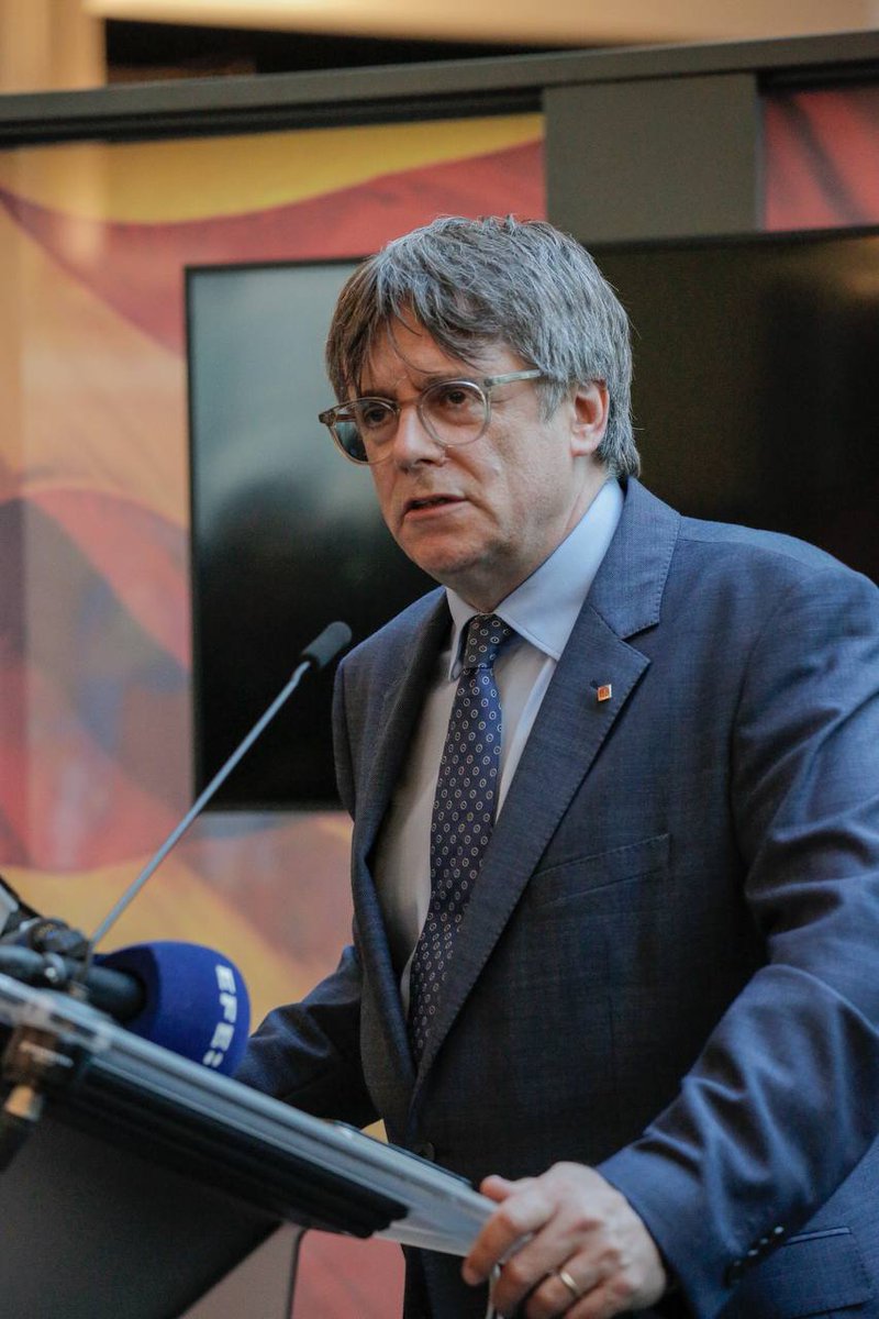 JuntsEU's tweet photo. President @KRLS:"Thank you, dear colleagues from all over Europe, for joining us at this event in the @Europarl_EN. It is an exhibition about Catalonia, but also about Europe and our shared dream. I will now speak in Catalan, which I hope will soon become an official EU language" https://t.co/eIj8qTbVMR