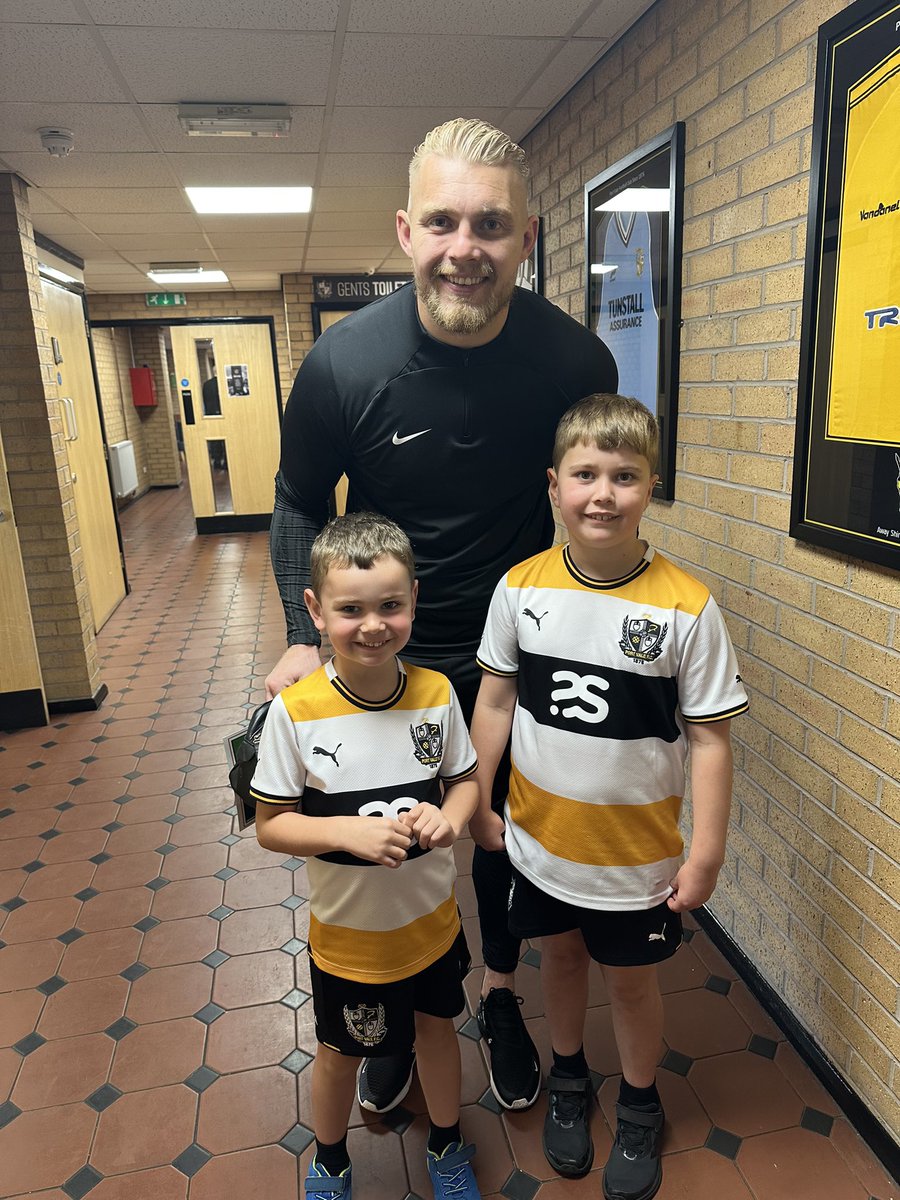 Kelly Davies-Lambert tweet media