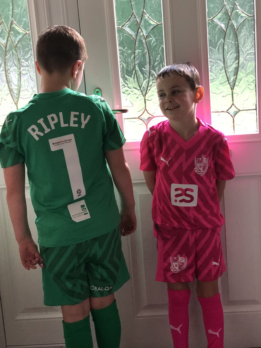 Kelly Davies-Lambert tweet media