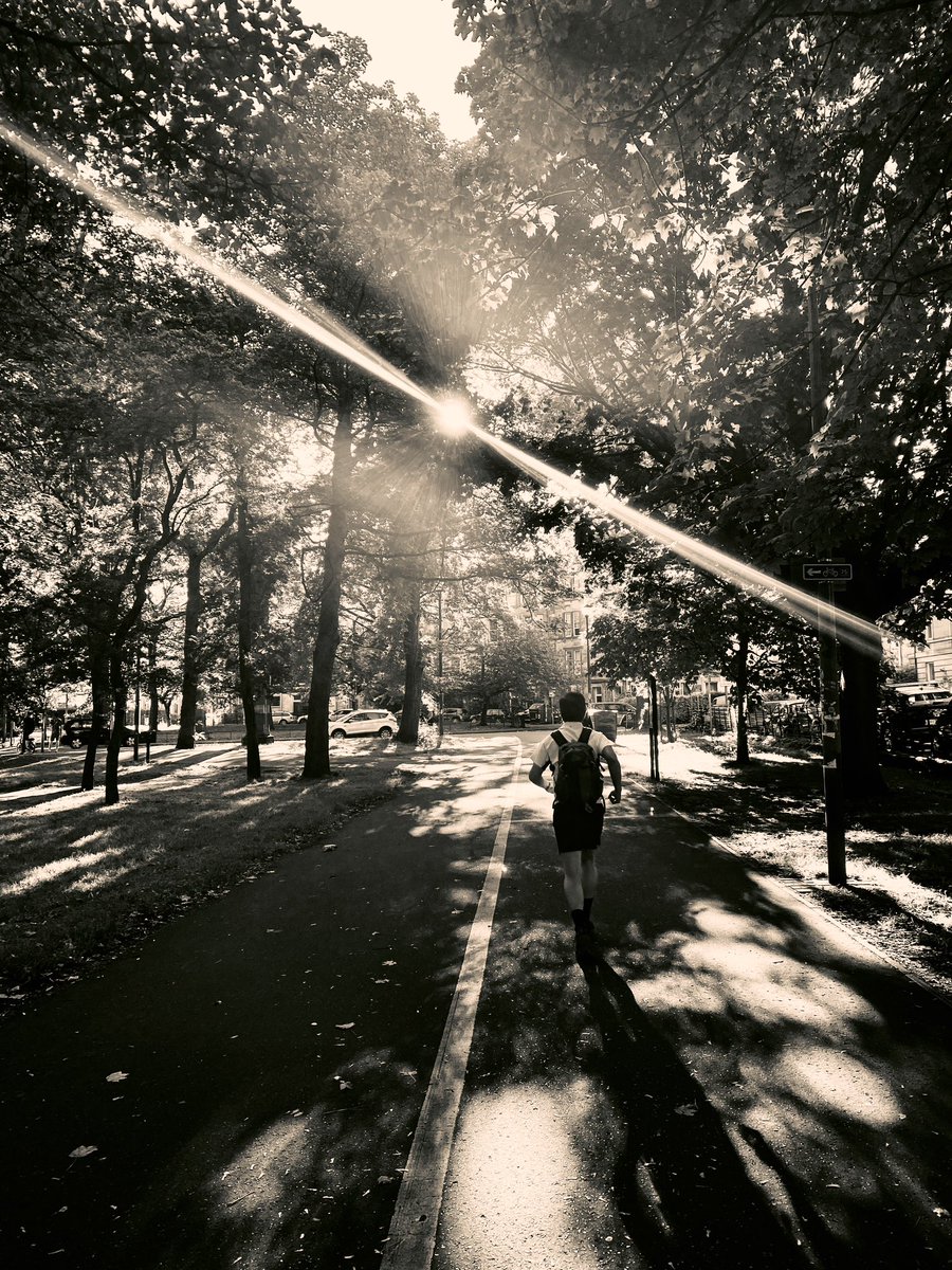 Here comes the sun ☀️ #sun  

#momo #Relaxation #Outdoors #Monochrome  #People #snap_people #snap_city #snap_uk #snap_mobile #moments_in_bnw #streetgang #pictasstreet 
#pictas #vero @VisitScotland #visitscotland