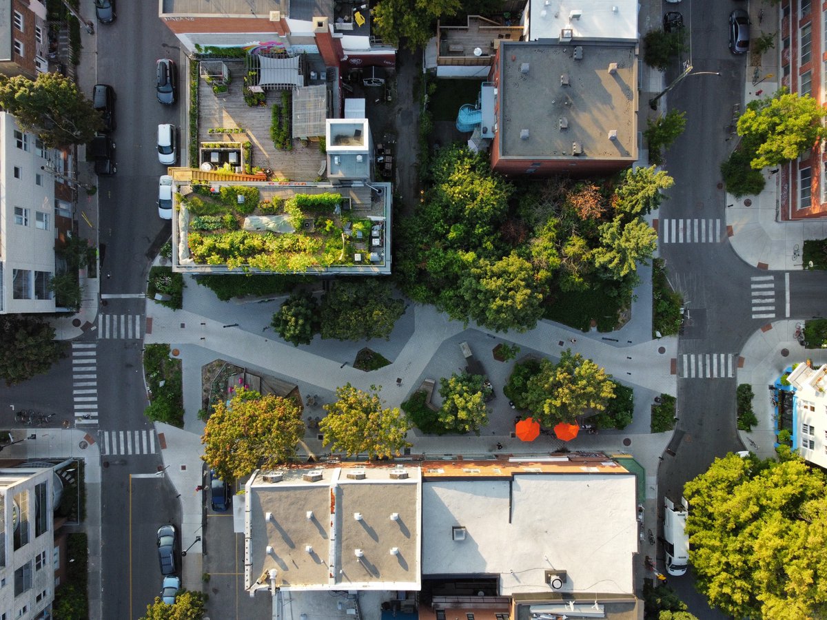 OhUrbanity's tweet image. Just a few years ago, this was a road! (Les Terasses Roy, Montreal)