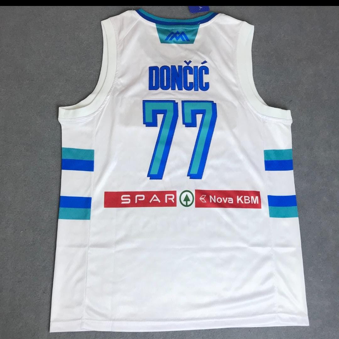 Si mañana ESLOVENIA gana a CANADÁ vamos a regalar esta camiseta de Luka Doncic entre cada uno de los que deis RT y nos sigáis a nosotros y a <a href="/PasionBasketNBA/">Pasion Basket</a> 

SUERTE A TODOS 🍀