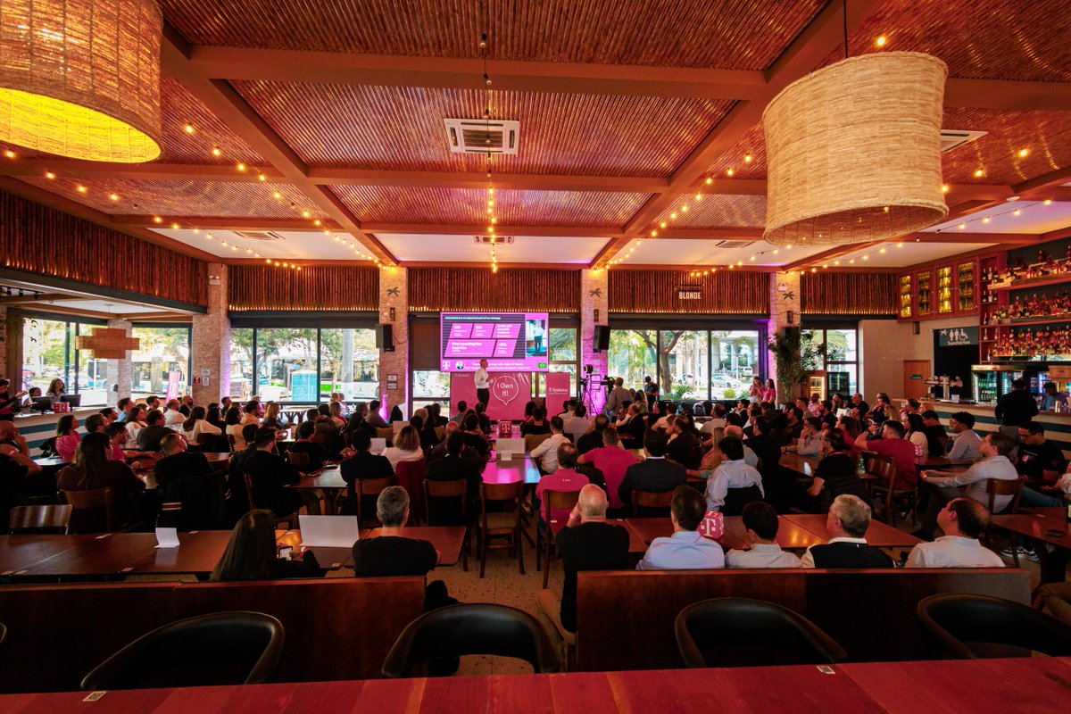 tsystemsbrasil's tweet image. Compartilhamos mais algumas imagens da visita de Adel Al-Saleh, CEO da T-Systems GmbH, aos escritórios da T-Systems do Brasil. 😃 

#WeareT #peoplemakeIThappen #LetsPowerHigherPerformance