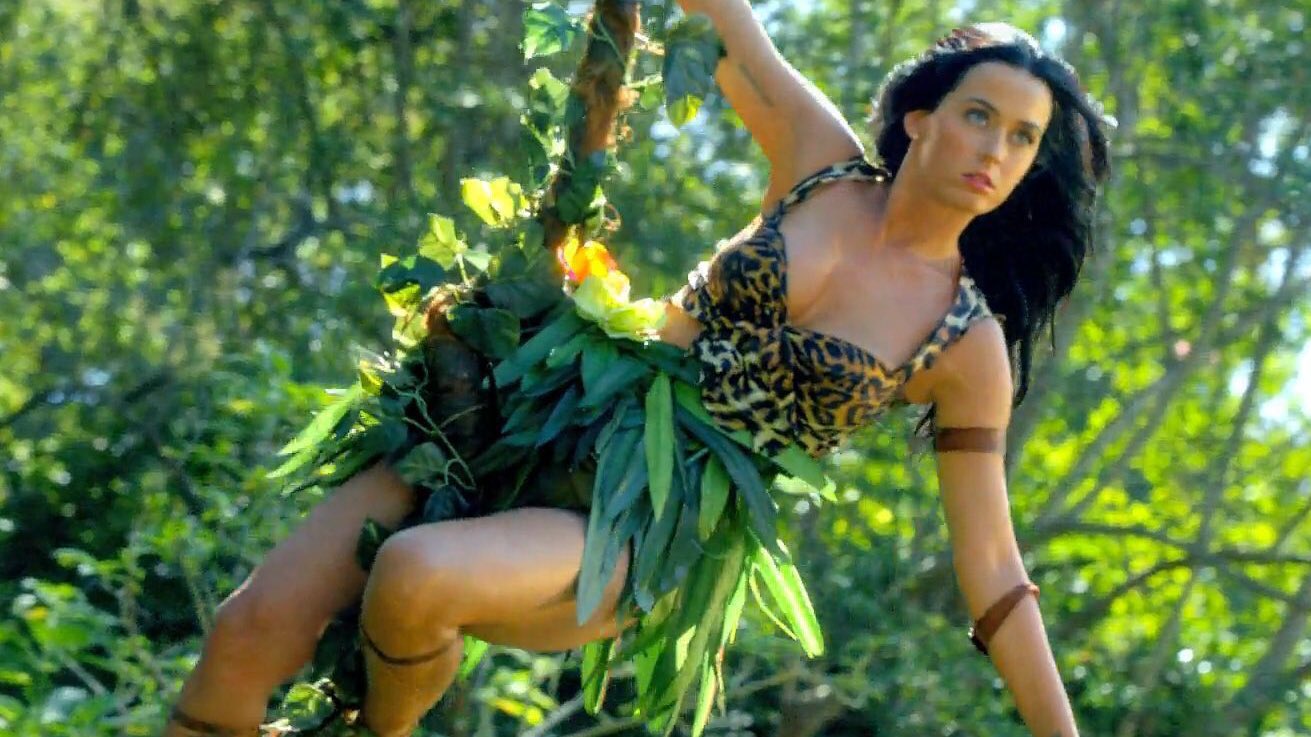 Roar by Katy Perry has now surpassed 900 MILLION streams on