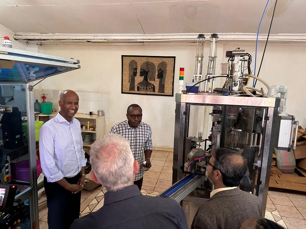 HonAhmedHussen's tweet photo. Visiting Caffe Del Duca in #Kenya – an inspiring tale of local hard-working farmers, Canadian NGO support and funding from Canada fueling sustainable growth in the local coffee sector. From bean to cup, they're brewing change and community empowerment. https://t.co/X0eswETDE6