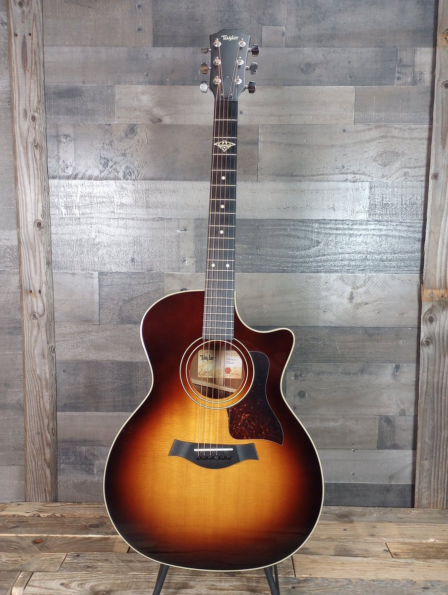 elonstillsucksbutimback tweet media