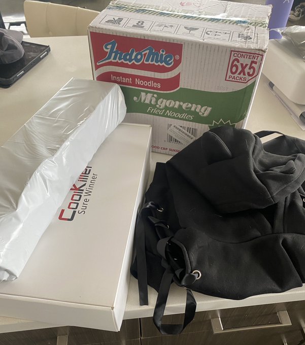 I haven&rsquo;t check my ups box in a minute! Thank you so much Sean, Vap and Ariel 😭😭🥰✨✨✨ https://t.co/hY