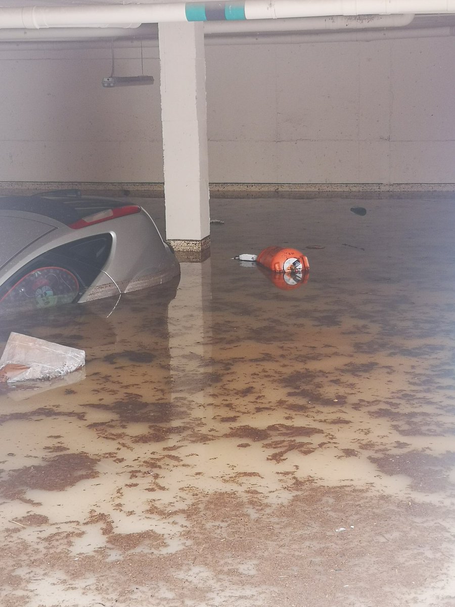 merdafonte's tweet photo. Asi sigue nuestro garaje 2 dias despues #DANA hemos contratado la comunidad un camión, estamos sin luz ni agua y nadie viene ni a preguntar de organismos oficiales. #Casarrubiosdelmonte https://t.co/O7HB8N9eFi