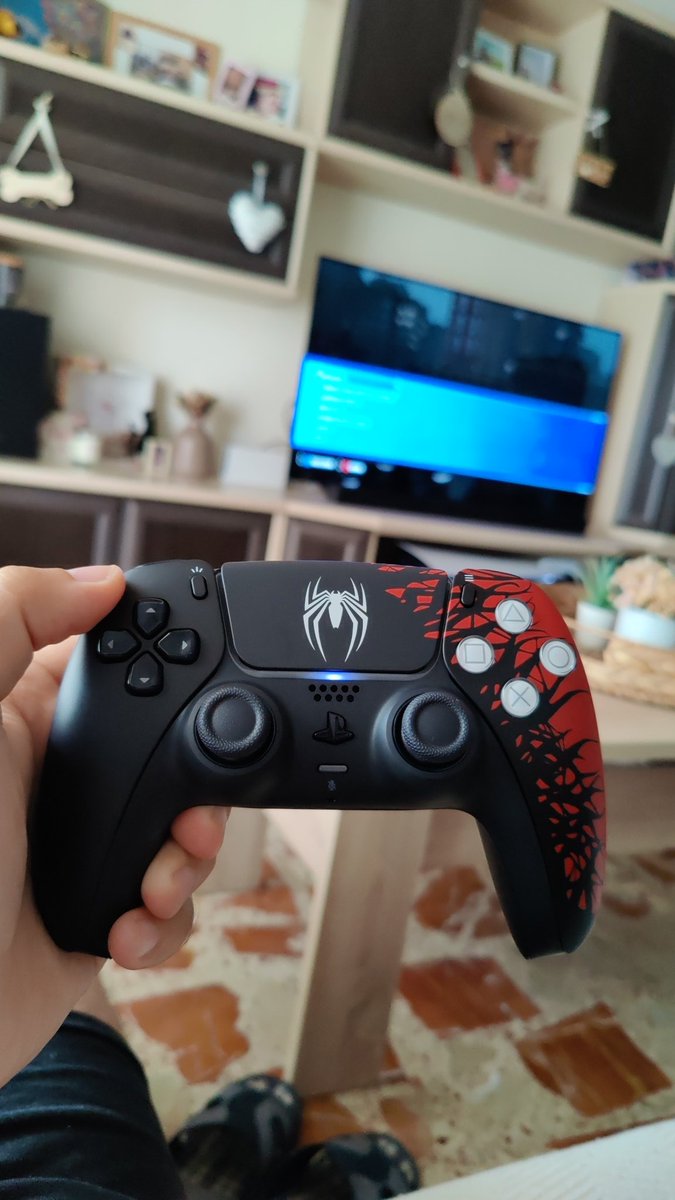 RoberTorres_89's tweet image. Este mando es de los más bonitos que he tenido. Sin duda, una de las mejores adquisiciones ❤️.

@PlayStationES 
#SpiderMan2PS5