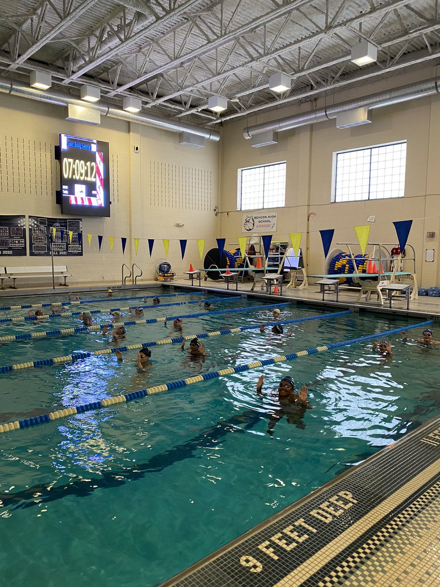BeaconGreens's tweet photo. A little vertical swimming today! @BCSDBulldogs https://t.co/y8GL15EtOv