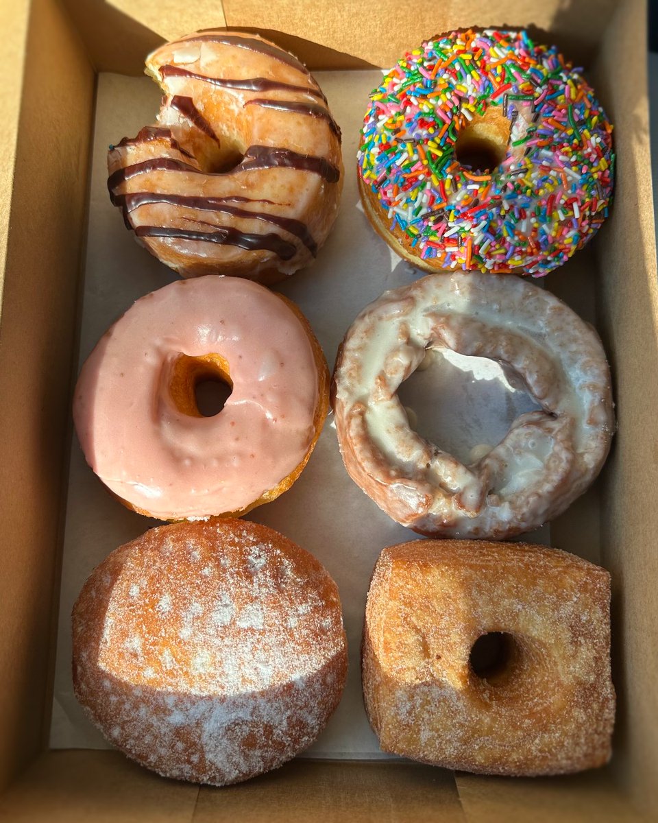Life is sweet, just like a box of doughnuts 🍩✨ Tag a friend who makes your life extra sweet in the comments below!

#johnnydoughnuts #doughnuts #bayarea #foodie #bayareafoodie