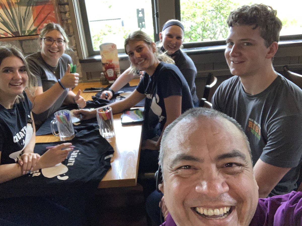 WillySandoval40's tweet photo. Having Fun! Decorating St.Judes t-shirts what a great way to support research for kids with cancer! #midwestisthebest#createapepper https://t.co/8E0ZW2Q0gh