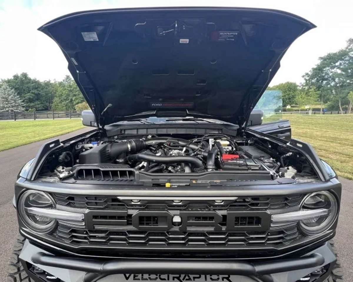 Barrett_Jackson's tweet image. Powered by a 3.0-liter #V6engine with 500hp! 

Selling with No Reserve at the inaugural 2023 #NewOrleans Auction, Sept 28-30 at the Ernest N. Morial Convention Center.

See more: bit.ly/NOLA23-RaptorH…