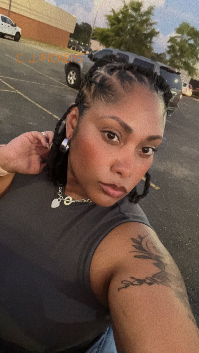 Just_JeNiNE_'s tweet image. 1 yr strong 💪🏾 #LocHead #MyLocJourney 🤎🤎🤎