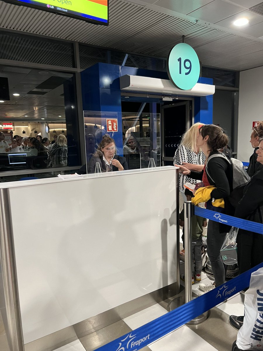 Natlashka's tweet photo. Cretinous indecision and inaction all the way to the gate. 12 hours delayed. No movement. Plane here. No boarding @easyJet you are a joke @easyJet_press @easyJet_Virtual https://t.co/Kn2MfaSPYv