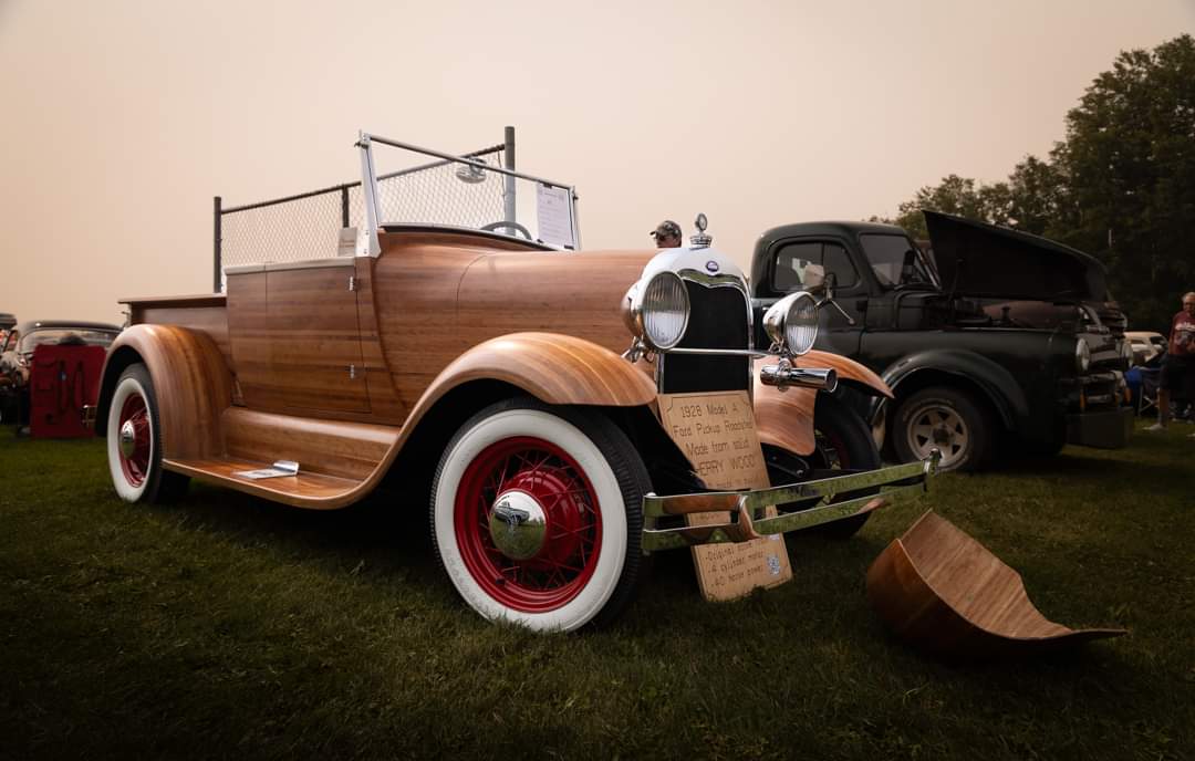 AmberDawnGlover's tweet image. I made friends with this guy. He&apos;s a cabinet maker and spent covid making this 1928 Model A out of wood. Dude needs to build himself a cabinet for all the trophies he&apos;s bringing in. Absolutely wicked!
