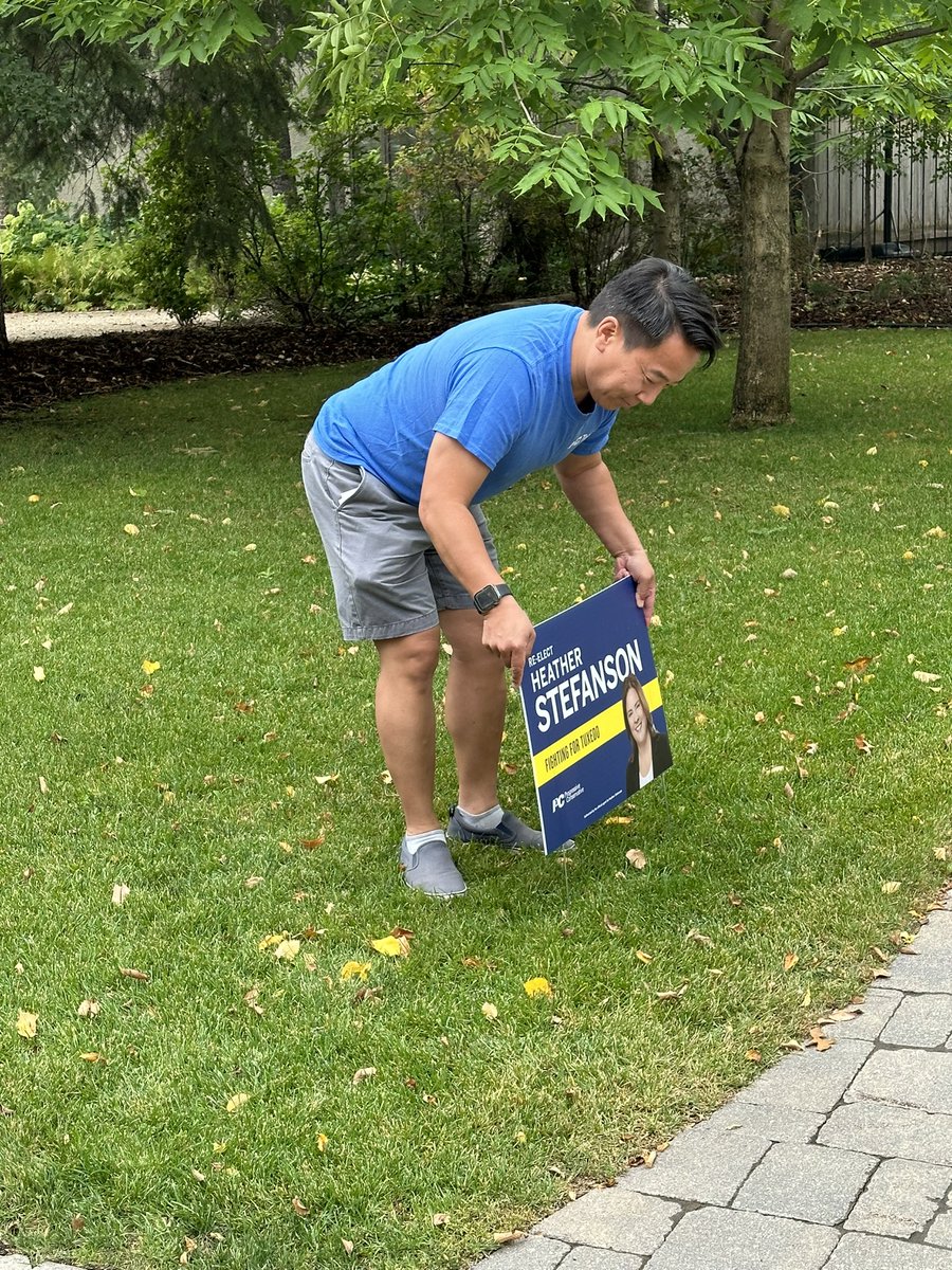 The Tuxedo campaign and the 43rd general election in Manitoba is officially underway today.  It was a wonderful moment to put up the first of many lawn signs in Tuxedo.  Best wishes to Heather Stefanson, our Tuxedo Candidate and PC Manitoba Leader! #mbpoli