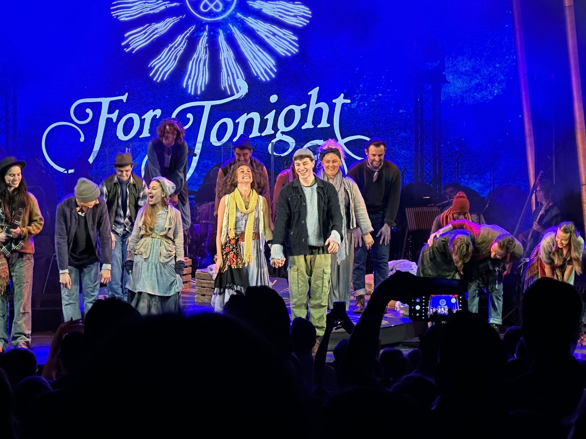 Huge congratulations to everyone involved in @For_Tonight_ for putting on a stunning one night only production. Gorgeous music, brilliant performances, and a new British musical bursting with potential. And, for putting Cymru centre stage in the West End 🏴󠁧󠁢󠁷󠁬󠁳󠁿