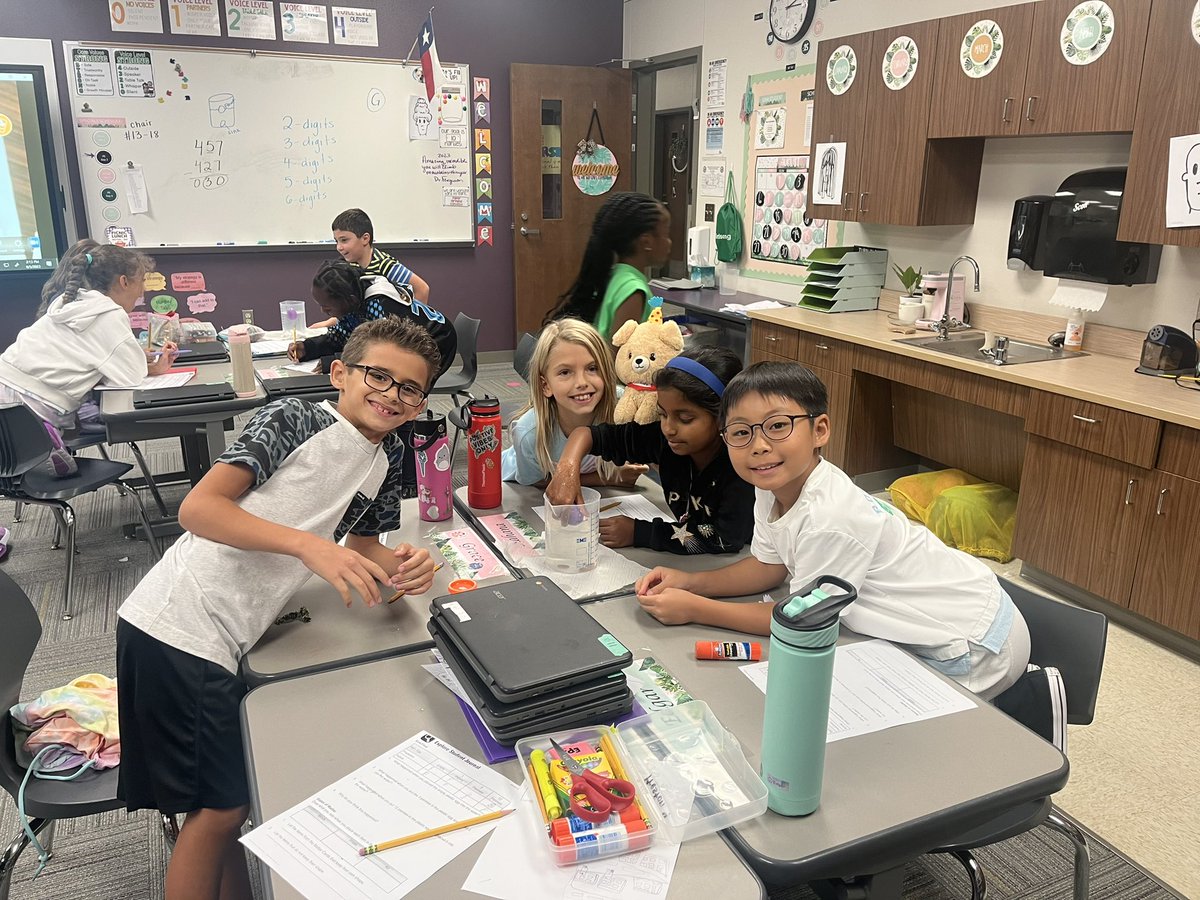 KeleyWilton's tweet photo. Exploring the physical properties of matter today…sink or float? #windsongstrong #prosperproud https://t.co/wWPXb01Fx5