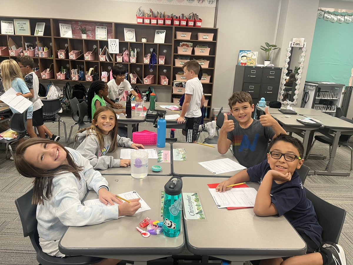 KeleyWilton's tweet photo. Exploring the physical properties of matter today…sink or float? #windsongstrong #prosperproud https://t.co/wWPXb01Fx5