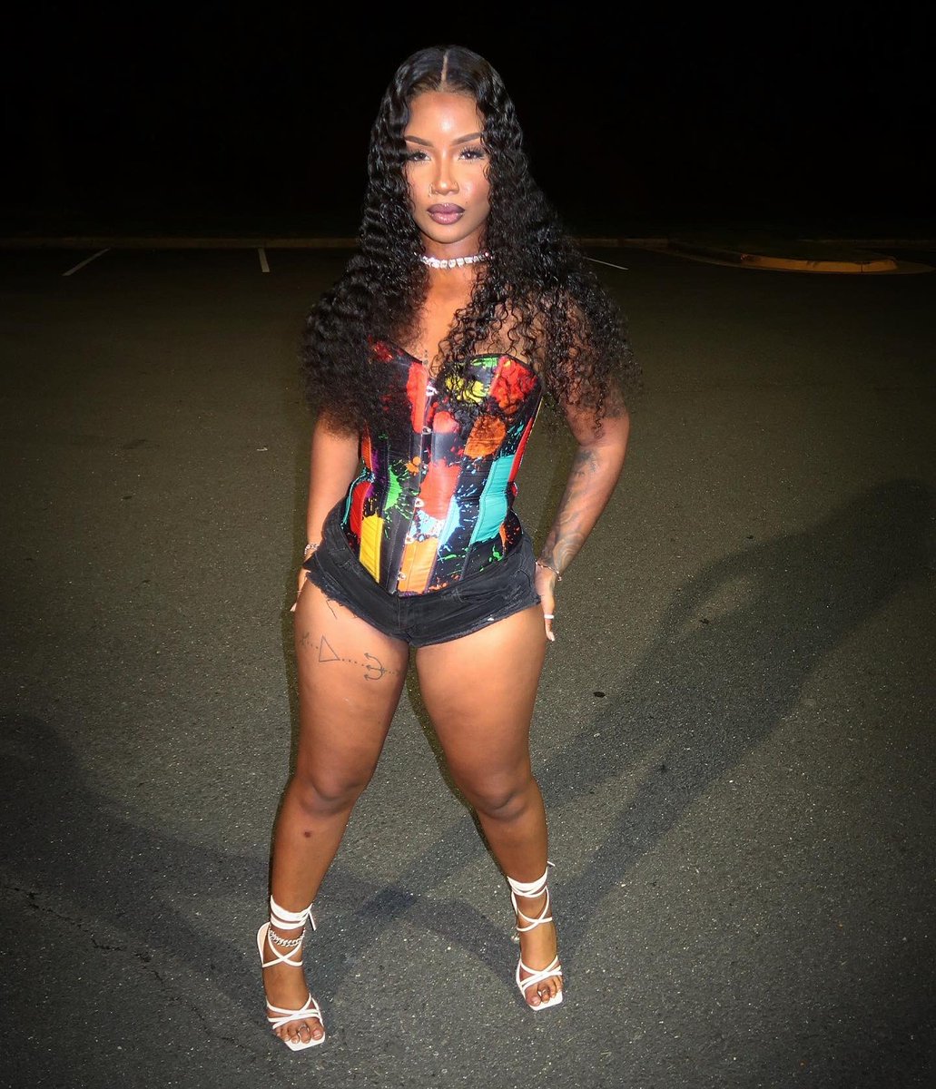 SKOnTape's tweet photo. He wanna sponsor my act bad 🥵
Shot By 📸: @sxcretbeauty
Lashes By 🔥: @thekayvanity
Hair By 😍: @sk_ontape
#noeditneeded
#actbadsummer
#explorepage✨
#breaktimeoverbitches https://t.co/VyUfAzlqg1