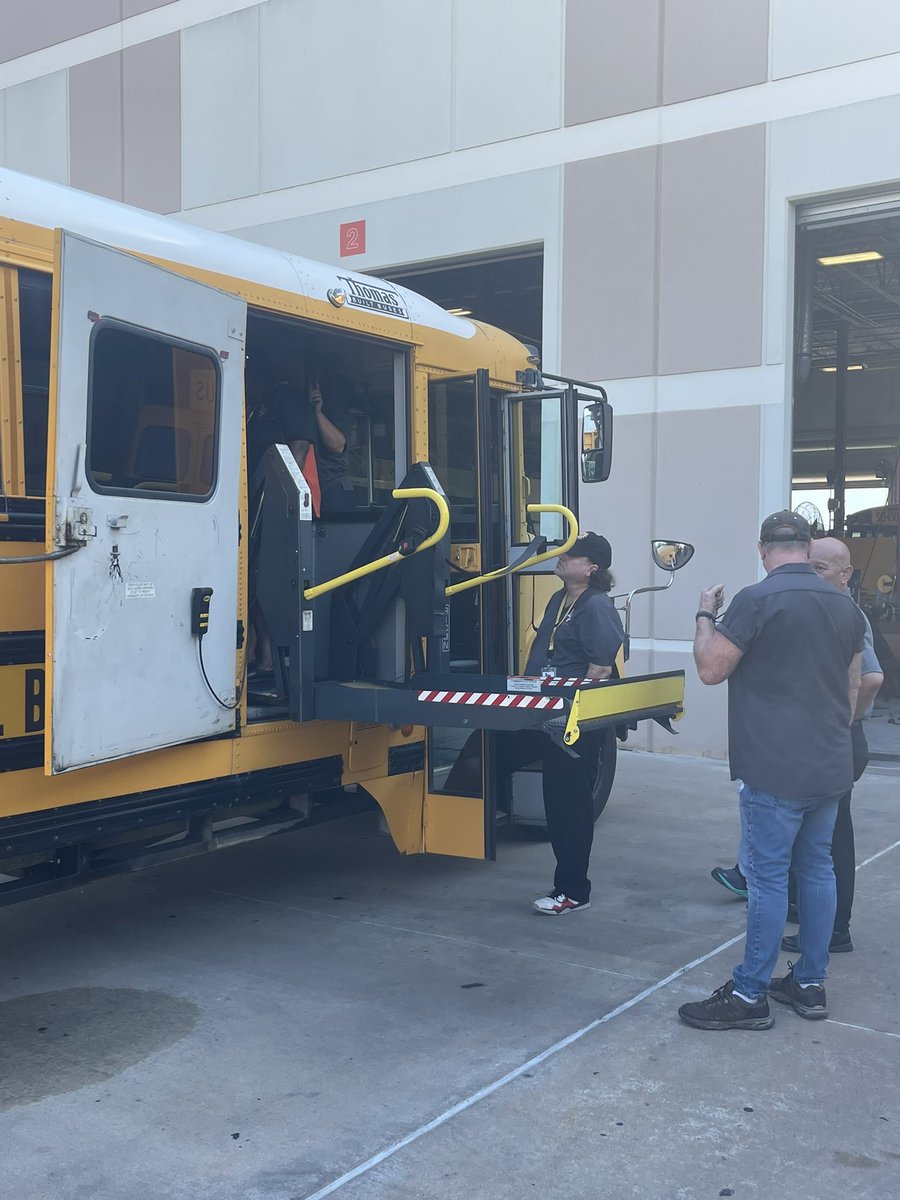 bromley_dustin's tweet image. Great PD day down by the BAY! #LPSupportServices #LPAttendanceMatters #LPStrong