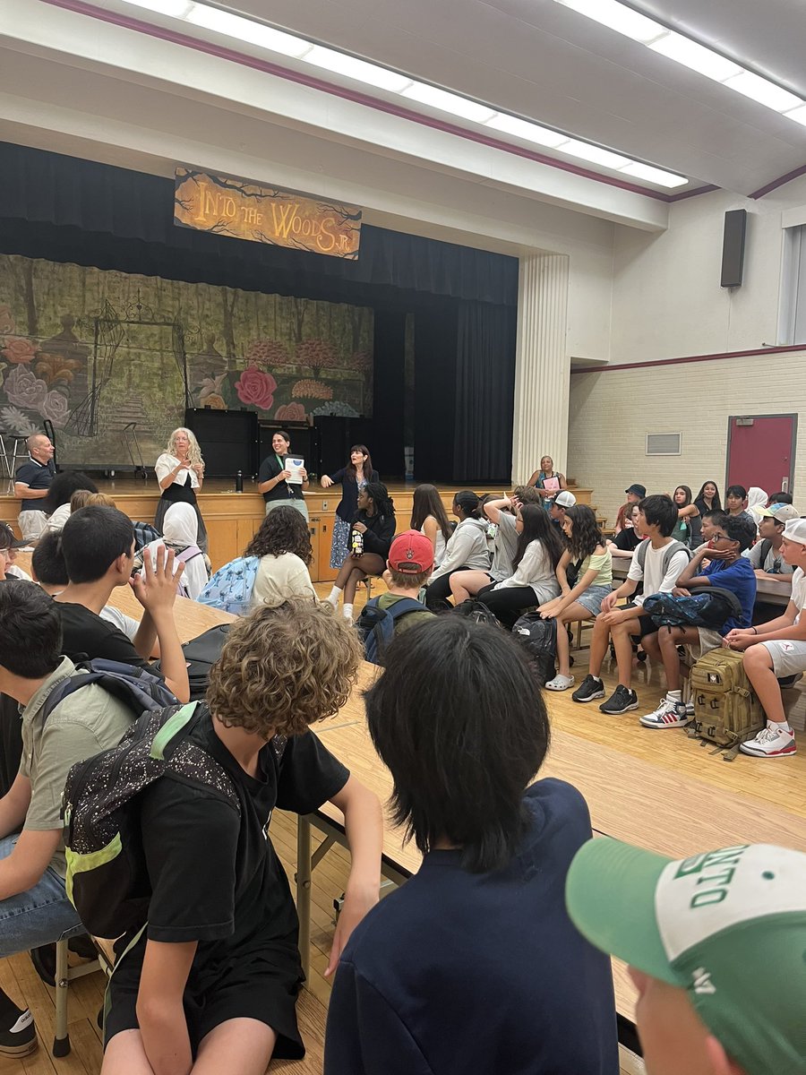 A great first day back! Looking forward to a full year of joy, engagement and belonging at GAB. #tdsb <a href="/npersaudLC4/">NadiraPersaud-FOS14/LC2</a> <a href="/JackNigro/">Jack Nigro</a>