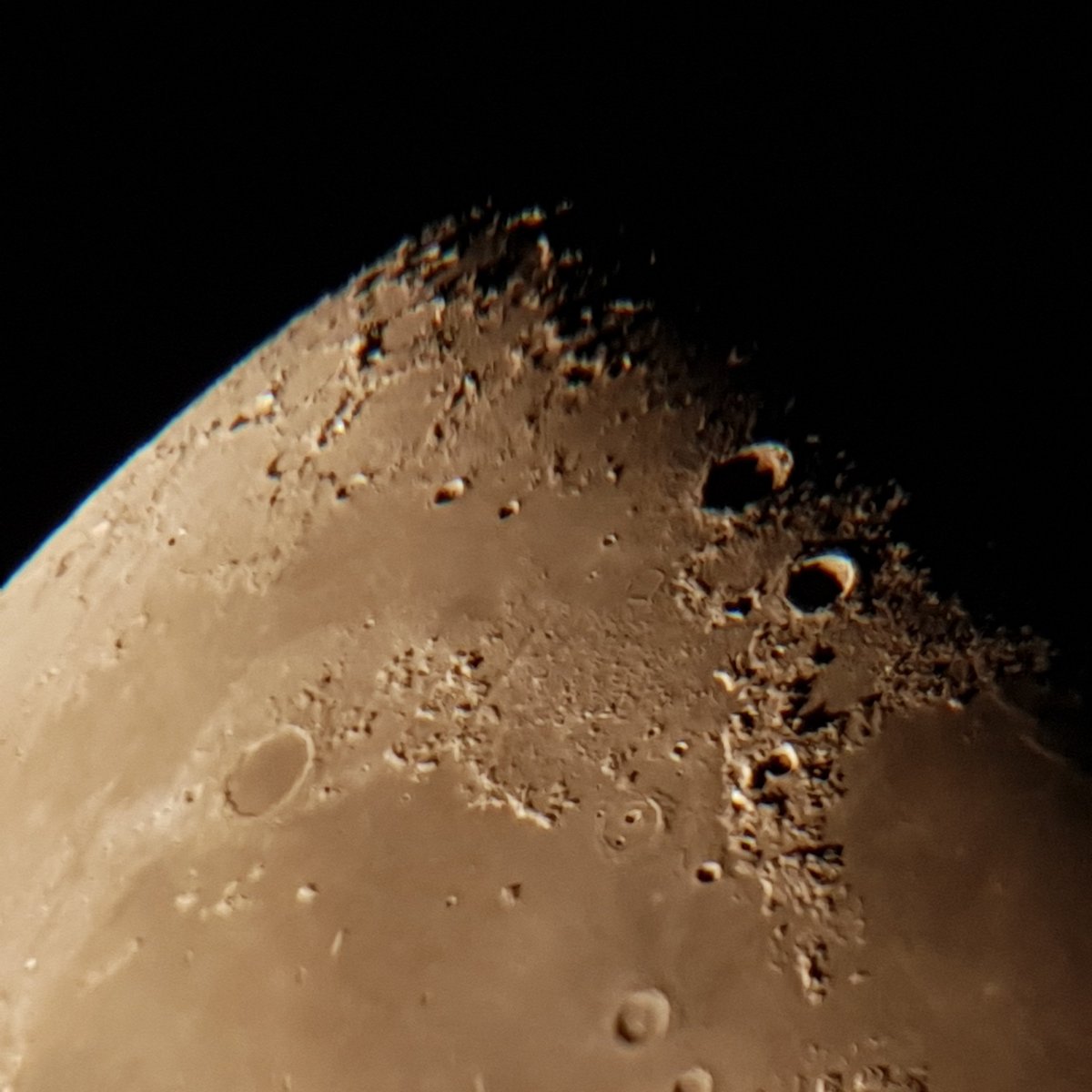 Und hier noch ein Häppchen Mond🔭