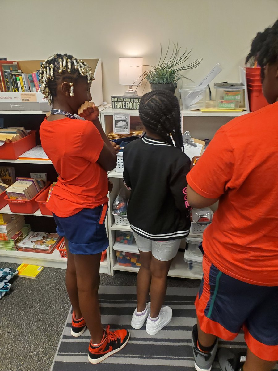 MrsSmithMiles's tweet photo. 5th graders are "Wild about Weather" A team scavenger hunt at a level 0. #best10minutes  #teacherhack @CTMontessori1 #Monarchsgrow @mainmarcia https://t.co/cKmK1Ta1NJ