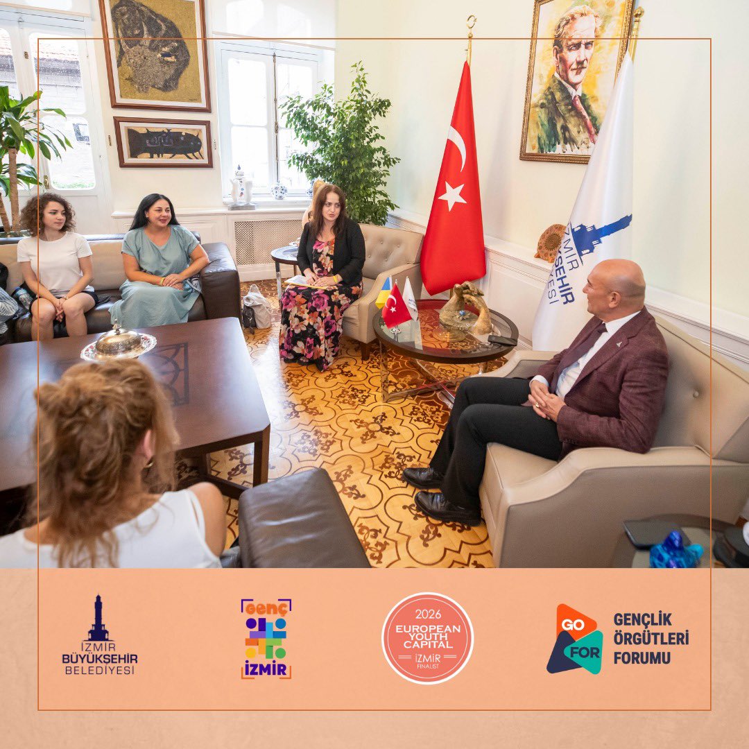 Ukrayna’nın Lviv Belediyesi ve 2025 Avrupa Gençlik Başkenti ekibi ile beraber İzmir B.B Tunç Soyer’i makamında ziyaret ettik. İzmir’in 2026 Avrupa Gençlik Başkenti adaylığı ve ortak gençlik çalışmaları planlarımız üzerine konuştuk.
Ukrayna gençleri ile dayanışmaya devam ediyoruz.