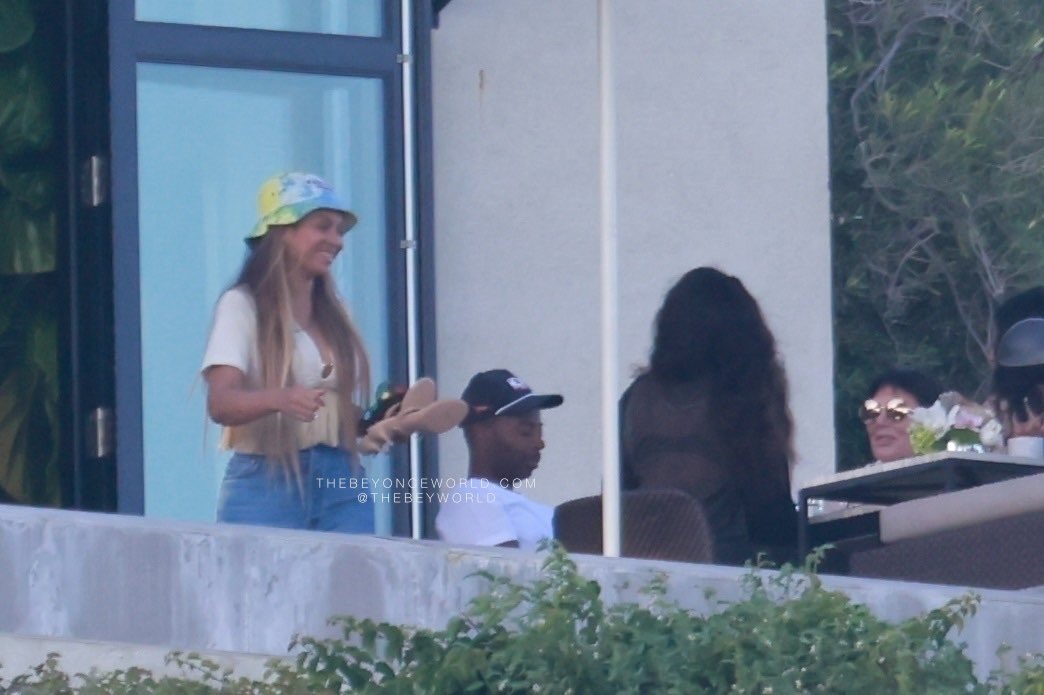 Beyoncé News tweet media