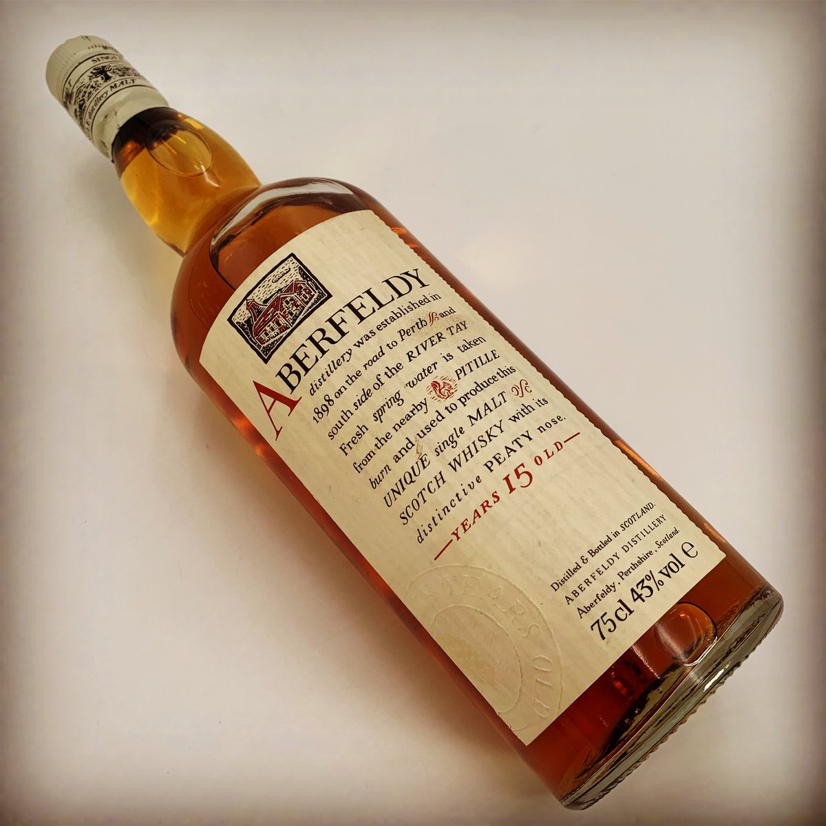 AuctionsWhisky's tweet photo. A beautiful, rare old 75cl bottling of Aberfeldy 15 year old. An expression bottled in the 1980’s prior to the Flora and Fauna series 🥃 

https://t.co/iORmeLyMS8

#highlandwhiskyauctions #aberfeldy #highland #oldandrare #uk #auction #scotland #whiskycollectors #scotchwhisky https://t.co/JqYh2w9tzI