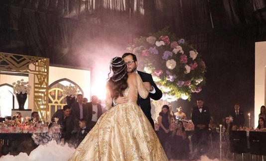 Mis bienamdos charios: ¿los invitaron al cumple de la nieta de su patrón? Perdón, creo que me equivoqué: se me olvidó que ustedes son pobres y se conforman con hacer cola en el Banco del Bienestar. Ni modo, ahí para la otra, capaz que les tocan unas tortas en el Zócalo. Abrazos.