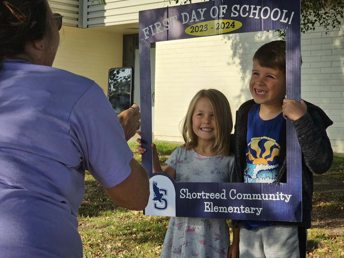 LangleyTimes's tweet photo. It was the first day of the new school year at Aldergrove's Shortreed elementary with 430 students expected https://t.co/u0KAEPz1ZK