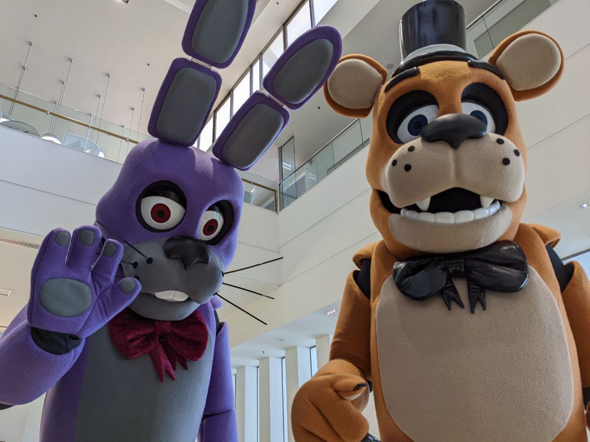 ShowtimeBunny's tweet photo. Hey hey my Australia followers I’ll be going to @OzComicCon Brisbane Sunday 17th with Bonnie and maybe Freddy feel free to come up and say hi ❤️🐰 https://t.co/1uG7kUwua6