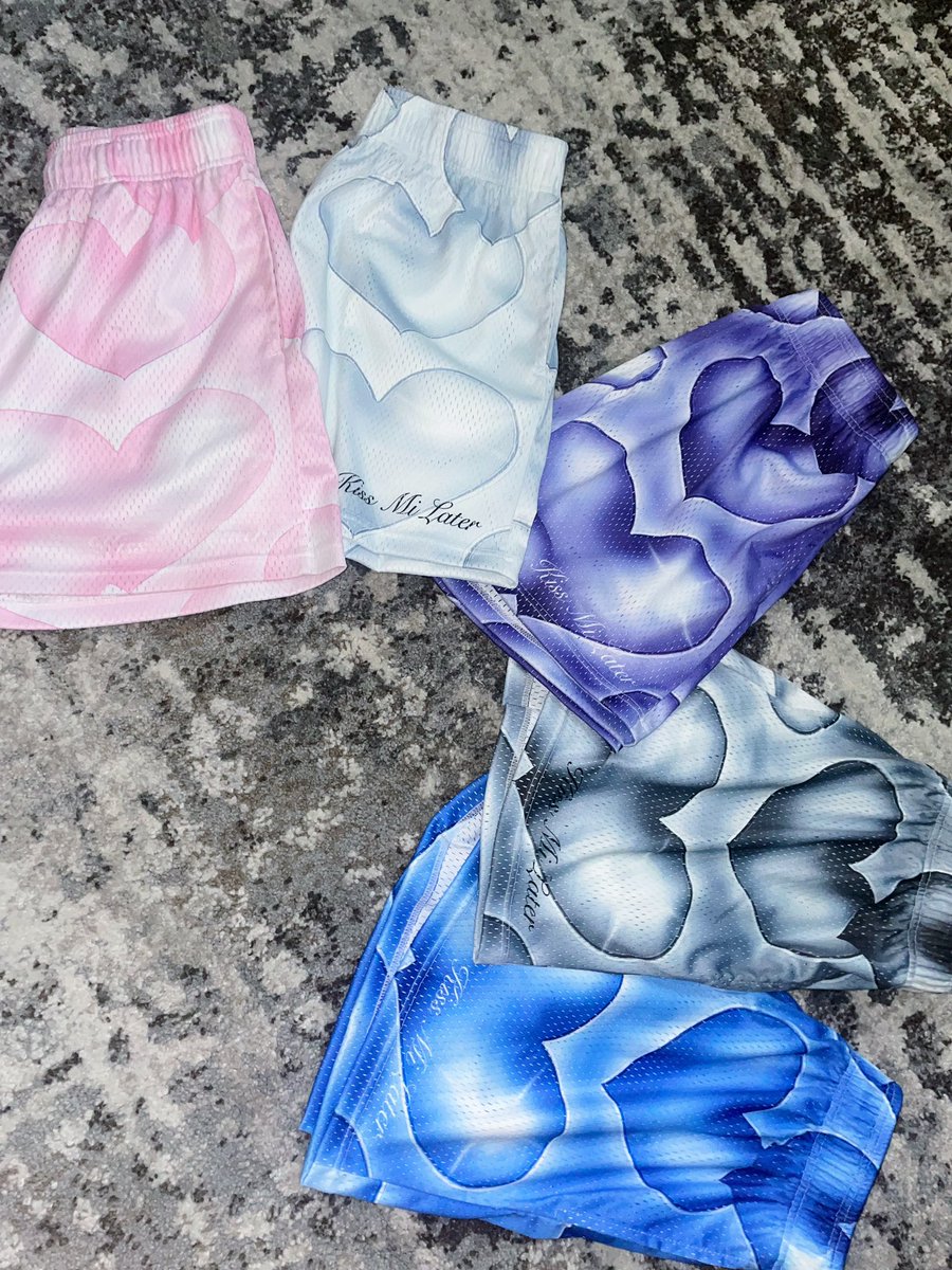 It’ll cost you $0 to retweet this wearable Art and help me find my next customer. 🤍