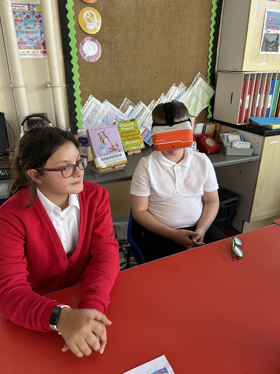 TJPrimary's tweet photo. 6RP took a leap into the rainforest using the VR headsets. This helped them to build a bank of descriptive vocabulary linked to their text, The Explorer. #TJEnglish #TJ6RP https://t.co/TZgrzjQuCe