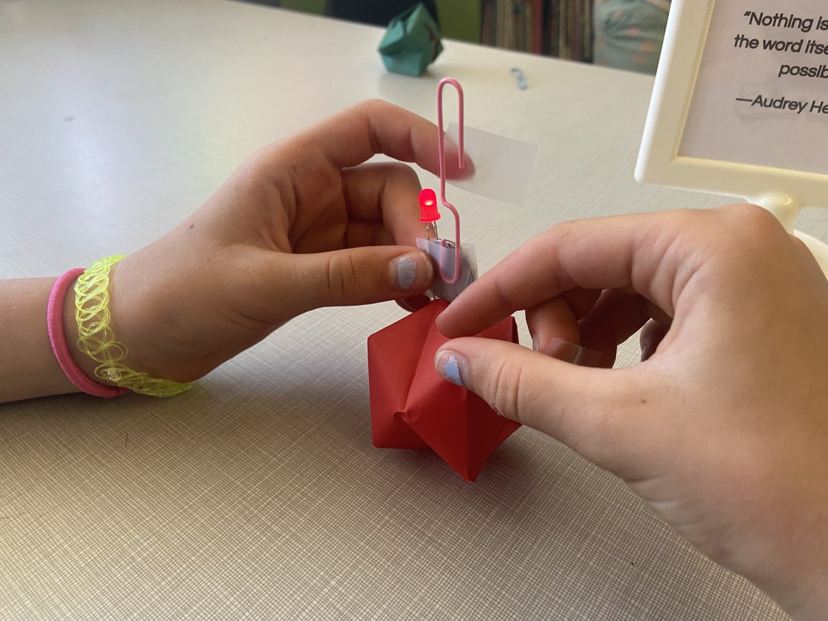 McM_MsT's tweet photo. @breakoutEDU @tdsb @TDSB_McMurrich #TDSBfirstday creating paper lanterns with partners; slowly decorating our learning space 🤩 lanterns include an LED, visible from outside to see our class with ease during evening walks by the school.
@tdsb @TDSB_McMurrich
#FirstDayOfSchool #Community
3/ https://t.co/MH97XPs0if
