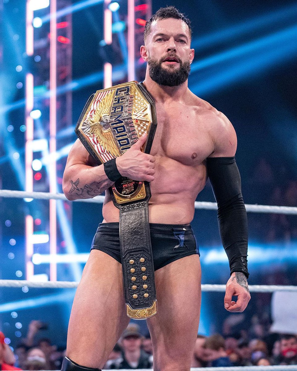 wweespanol's tweet image. Tras convertirse en Campeón en Parejas en #WWEPayback, @finnbalor se convirtió en Campeón Grand Slam ⚖😈🏆🔥