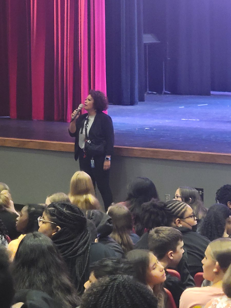 wsfcs's tweet photo. Forsyth County Sheriff Bobby Kimbrough was the guest speaker at Walkertown Middle School's kickoff event this morning.  Students heard about school expectations, the importance of PACK Pride and the significance of the 5 district rules of conduct.  #wsfcs #WSFCS60 @WMSWolfpack https://t.co/JBS5vggZiq