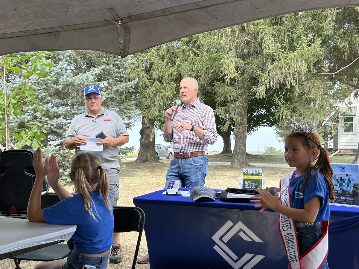 MikeNaigIA's tweet photo. What a pleasure it was to present the Behounek Family with a Good Farm Neighbor Award today on their family farm in Poweshiek Co!

I appreciate their dedication to their animals, efforts to be good land stewards, and step to be leaders in their community. Congratulations! #IowaAg https://t.co/2hifRiacZZ