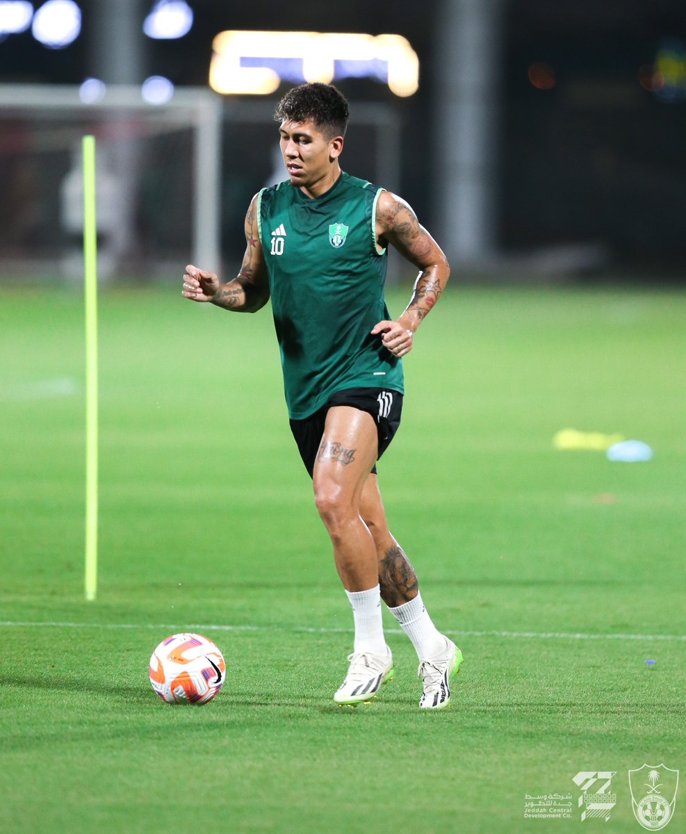 ALAHLI_FC's tweet photo. 📸 #الأهلي يواصل الاستعدادات ⚽️ https://t.co/a4newNMx0C