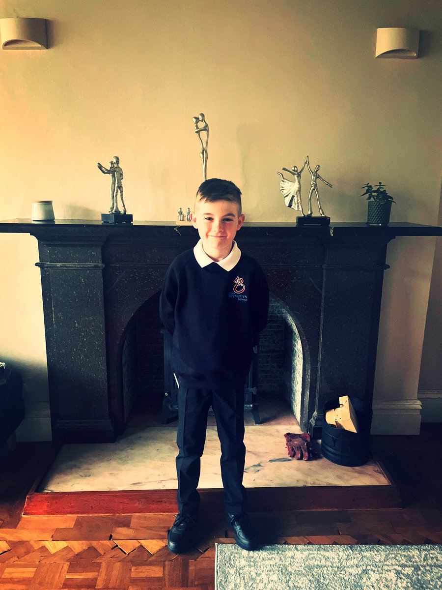jessicarachel78's tweet photo. #firstdayofschool #secondaryschool #bryngwyn #beautifulblake #year7 @BryngwynSchool https://t.co/KapOKzPMM6