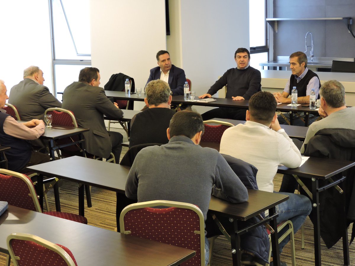 El candidato a gobernador <a href="/omardemarchi/">Omar De Marchi</a> por el partido la <a href="/UnionMendocina/">La Unión Mendocina</a> estuvo en la AEHGA conversando sobre los temas mas relevantes del sector.
Se analizó la situación actual del turismo en la provincia y se intercambiaron ideas para su desarrollo. #AEHGA #Mendoza