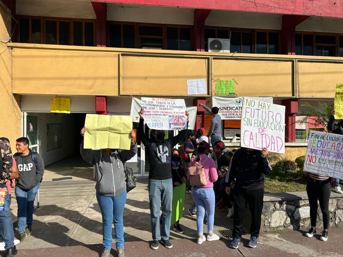 kafark84's tweet photo. Las protestas de estudiantes de los tecnológicos de la sierra veracruzana llevan: Tezonapa 5 días; Cuichapa, 4 días; Zongolica, 1 día; Tehuipango hoy, y
Nogales fue intermitente el día viernes https://t.co/CVDIob9M3B